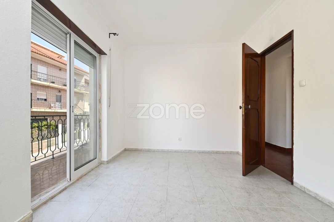 Apartamento T3 para Arrendamento em Pontinha e Famões Foto 16