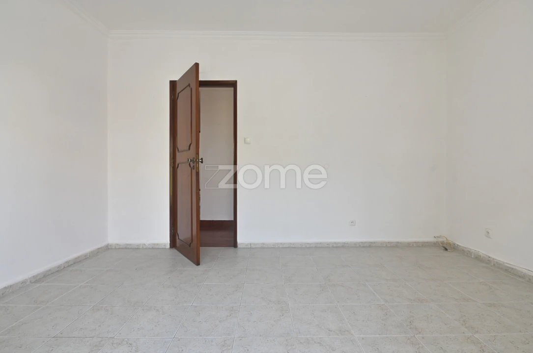 Apartamento T3 para Arrendamento em Pontinha e Famões Foto 18