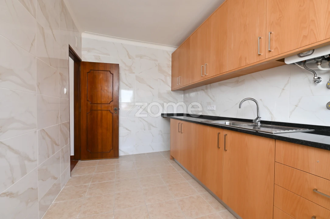 Apartamento T3 para Arrendamento em Pontinha e Famões Foto 24