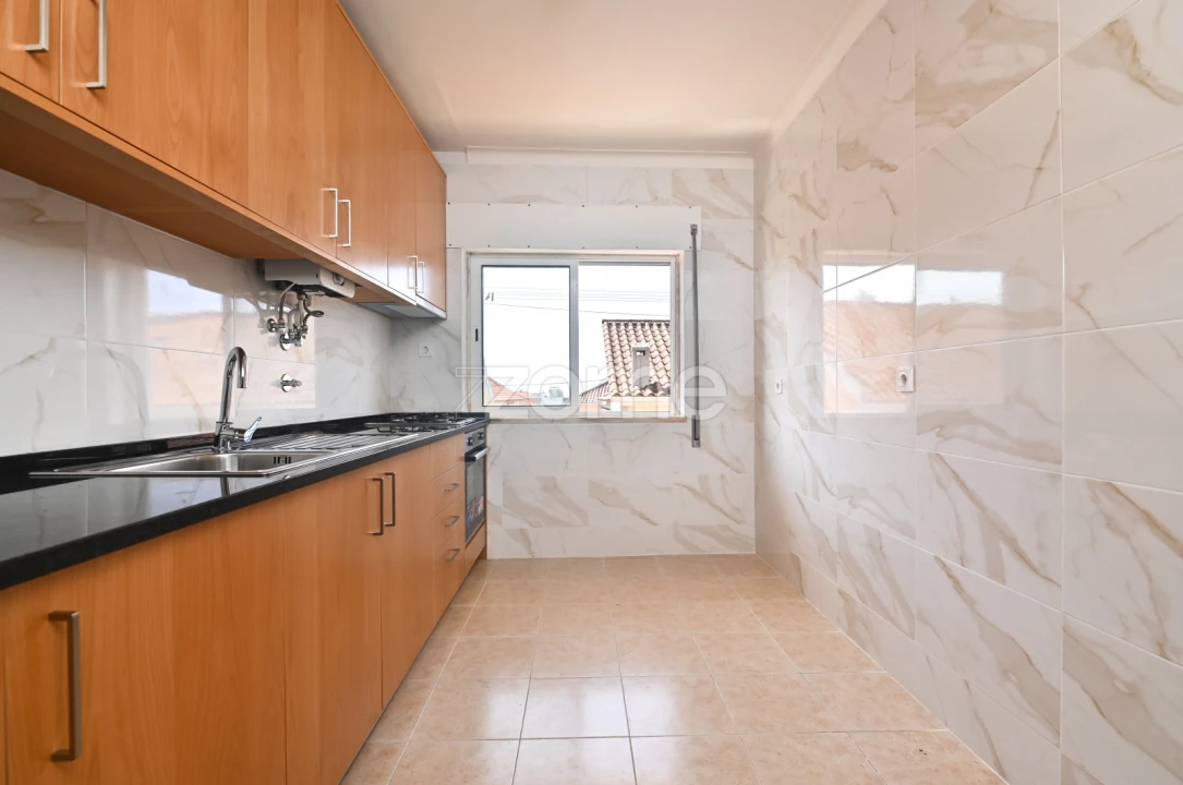 Apartamento T3 para Arrendamento em Pontinha e Famões Foto 25