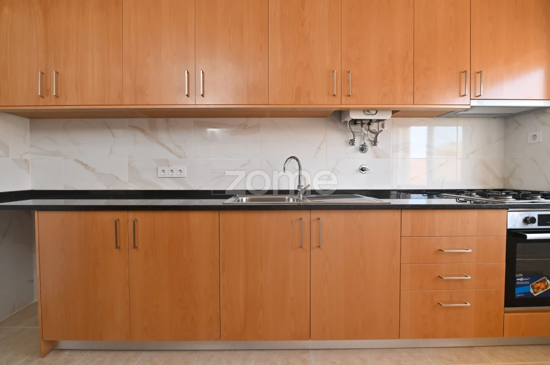 Apartamento T3 para Arrendamento em Pontinha e Famões Foto 26