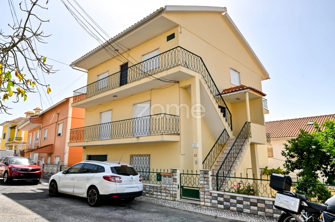 Apartamento T3 para Arrendamento em Pontinha e Famões Foto 1