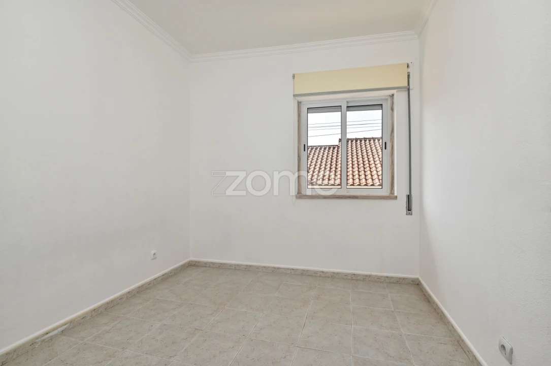 Apartamento T3 para Arrendamento em Pontinha e Famões Foto 6