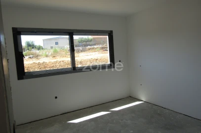 Moradia T3 para Venda em Amoreira da Gândara, Paredes do Bairro e Ancas