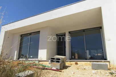Moradia T3 para Venda em Amoreira da Gândara, Paredes do Bairro e Ancas