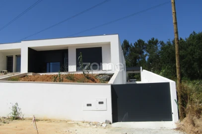 Moradia T3 para Venda em Amoreira da Gândara, Paredes do Bairro e Ancas