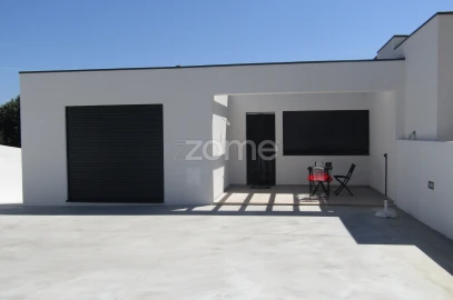 Moradia T3 para Venda em Amoreira da Gândara, Paredes do Bairro e Ancas