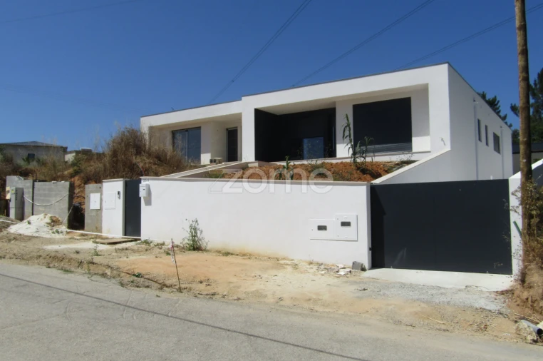 Moradia T3 para Venda em Amoreira da Gândara, Paredes do Bairro e Ancas Foto 4