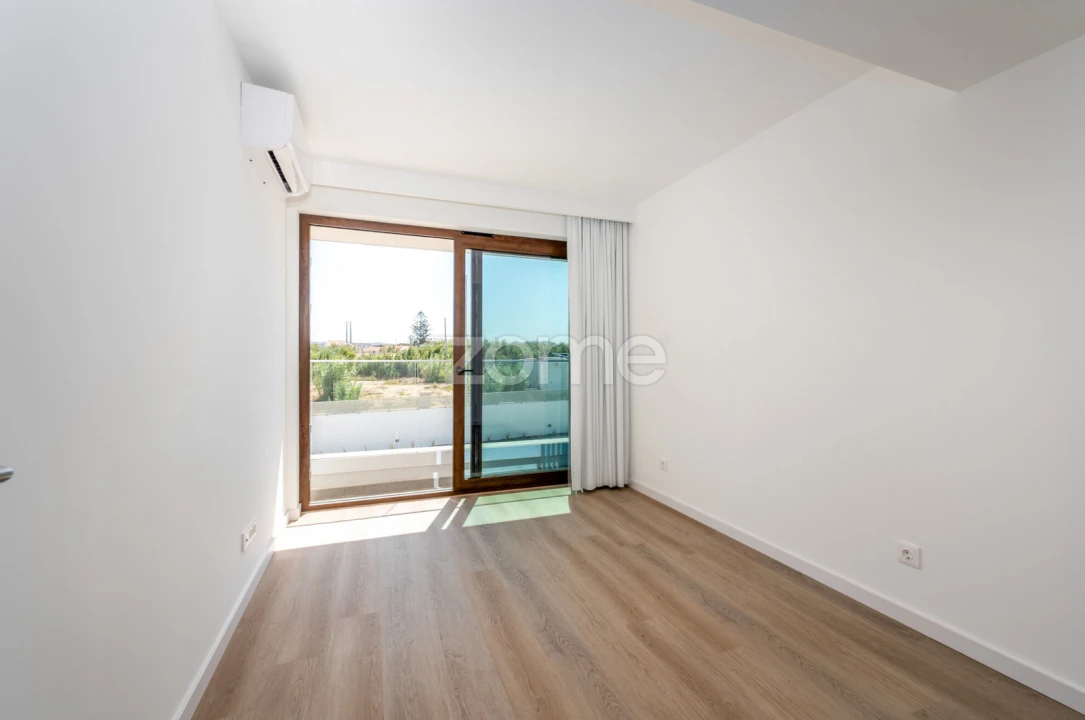 Apartamento T3 para Venda em Porto Covo Foto 23