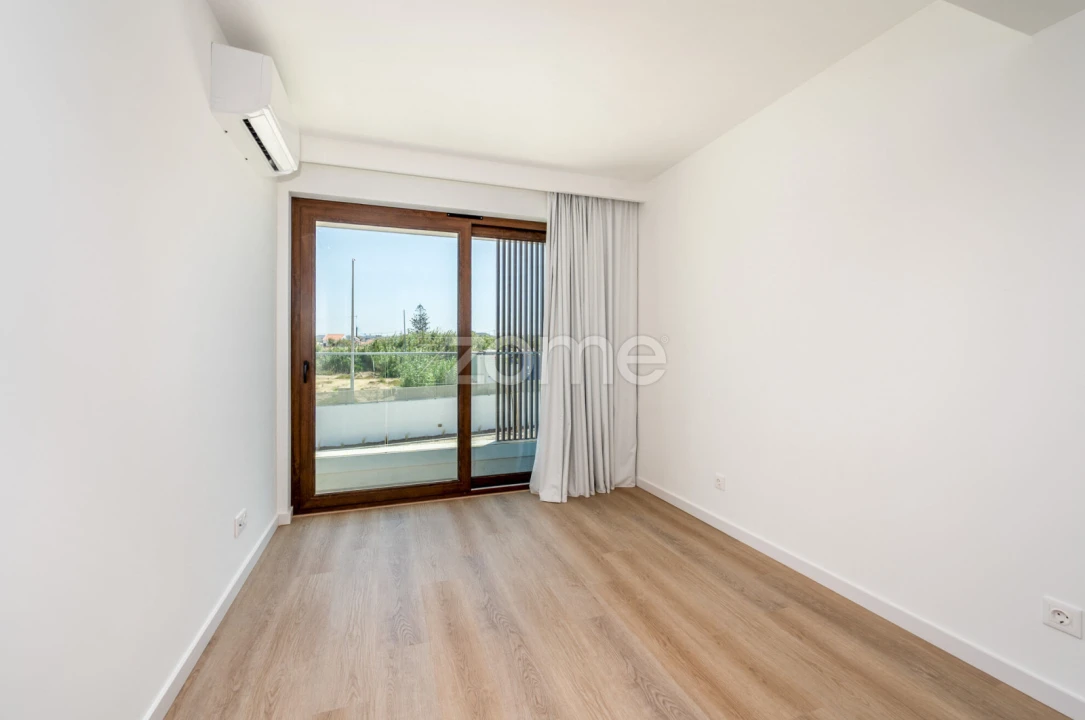 Apartamento T3 para Venda em Porto Covo Foto 25