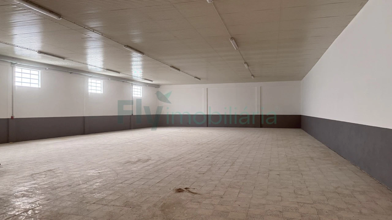 Armazém para Arrendamento em Caldas de Vizela (São Miguel e São João) Foto 3