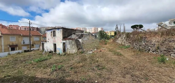 Terreno para Venda em Cacém e São Marcos