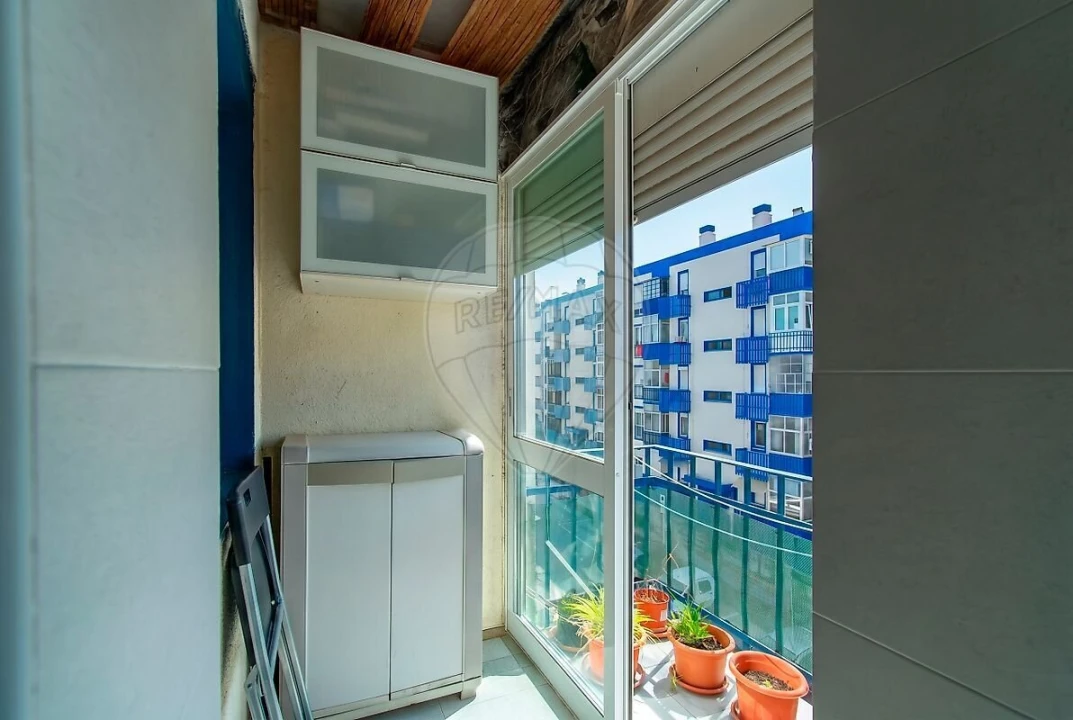 Apartamento T3 para Venda em Santo António dos Cavaleiros e Frielas Foto 21