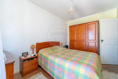 Apartamento T3 para Venda em Santo António dos Cavaleiros e Frielas