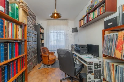 Apartamento T3 para Venda em Santo António dos Cavaleiros e Frielas