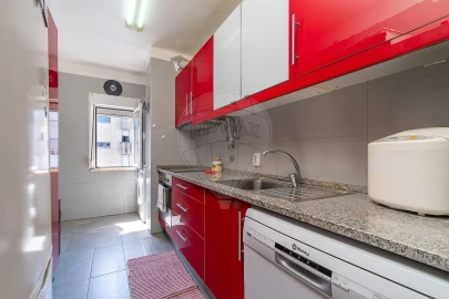 Apartamento T3 para Venda em Santo António dos Cavaleiros e Frielas