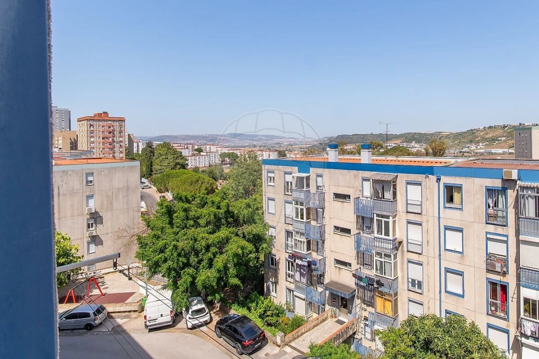 Apartamento T3 para Venda em Santo António dos Cavaleiros e Frielas Foto 13