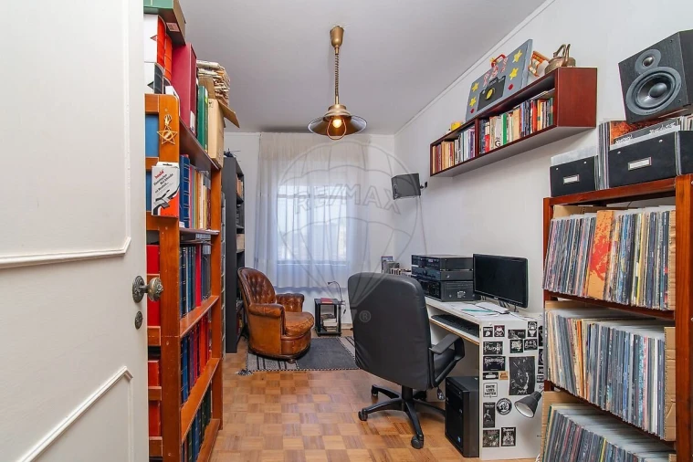 Apartamento T3 para Venda em Santo António dos Cavaleiros e Frielas Foto 5