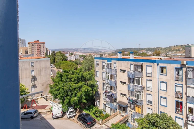 Apartamento T3 para Venda em Santo António dos Cavaleiros e Frielas Foto 13