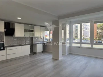 Apartamento T2 para Venda em Oeiras e São Julião da Barra, Paço de Arcos e Caxias
