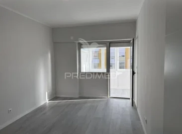 Apartamento T2 para Venda em Oeiras e São Julião da Barra, Paço de Arcos e Caxias
