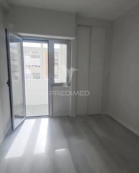 Apartamento T2 para Venda em Oeiras e São Julião da Barra, Paço de Arcos e Caxias