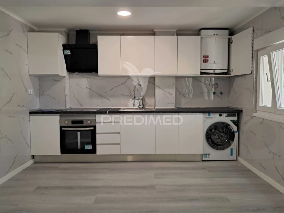 Apartamento T3 para Venda em Laranjeiro e Feijó Foto 2