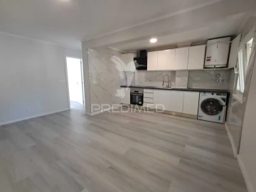 Apartamento T3 para Venda em Laranjeiro e Feijó