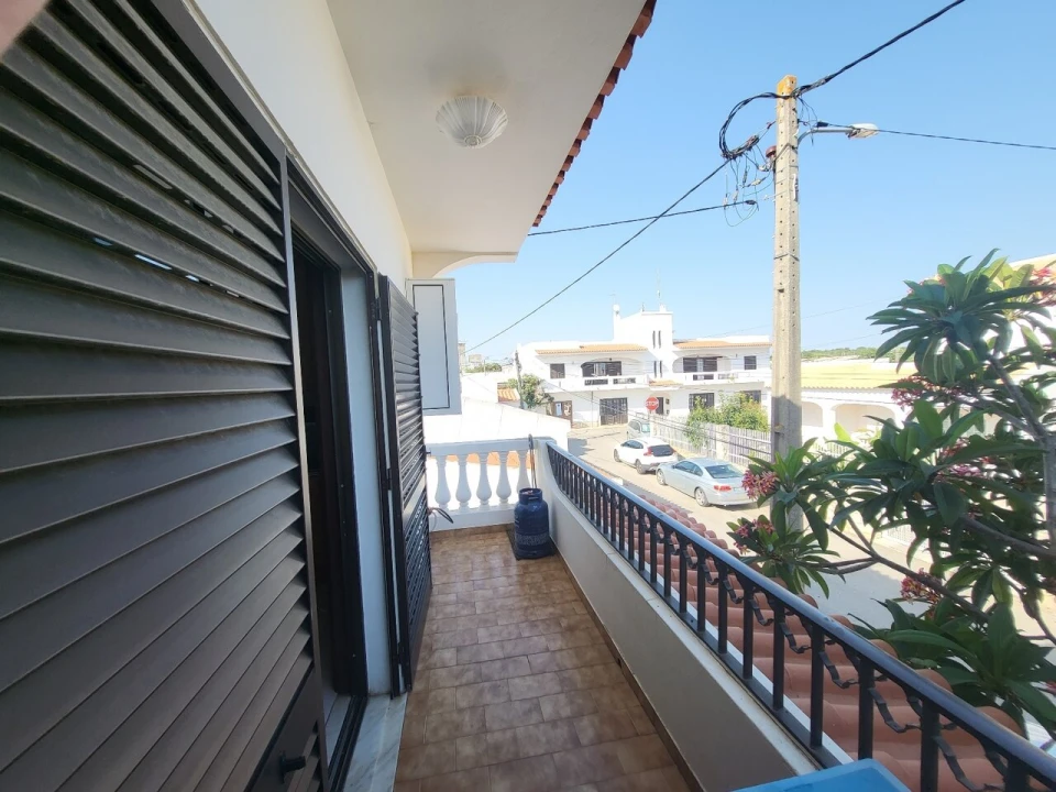 Moradia T5 para Venda em Ferreiras Foto 5