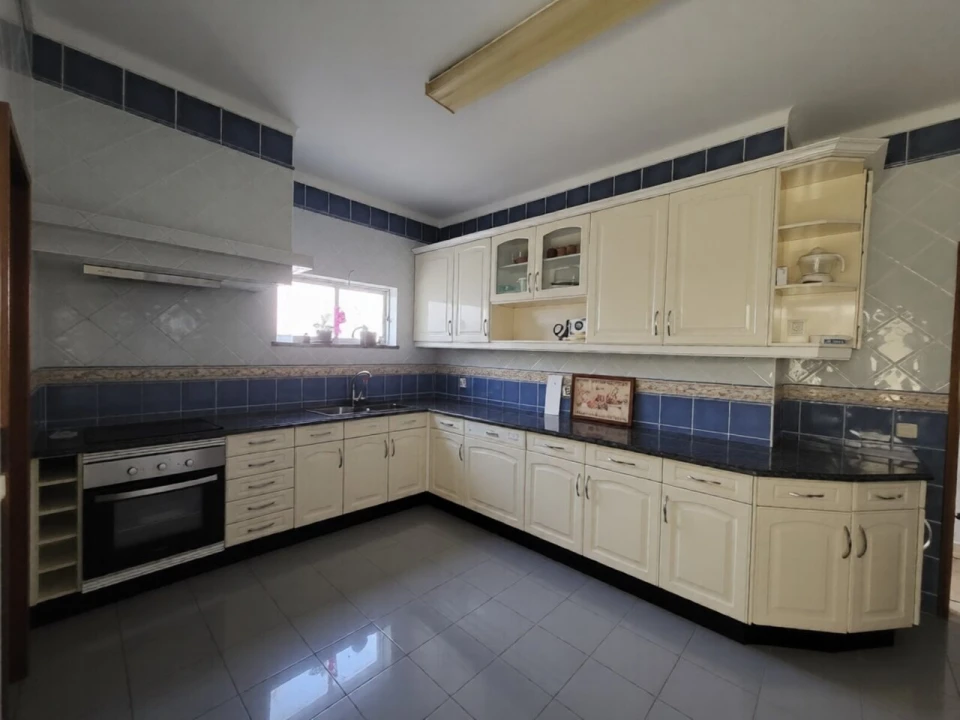 Moradia T5 para Venda em Ferreiras Foto 6