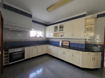 Moradia T5 para Venda em Ferreiras