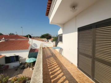 Moradia T5 para Venda em Ferreiras