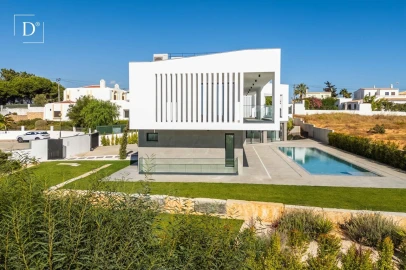 Moradia T4 para Venda em Albufeira e Olhos de Água