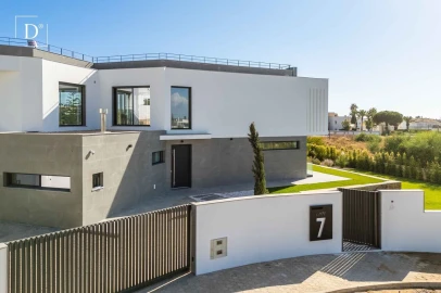 Moradia T4 para Venda em Albufeira e Olhos de Água