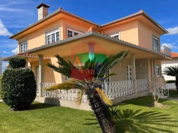 Moradia T4 para Venda em Vila Verde e Barbudo