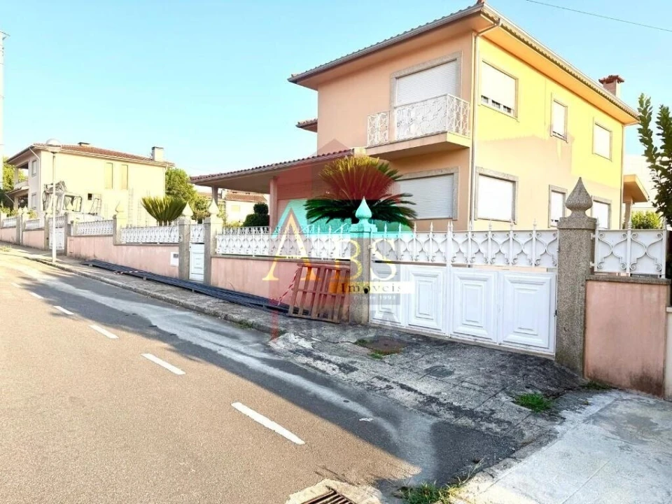 Moradia T4 para Venda em Vila Verde e Barbudo Foto 48