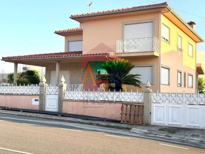 Moradia T4 para Venda em Vila Verde e Barbudo Foto 49
