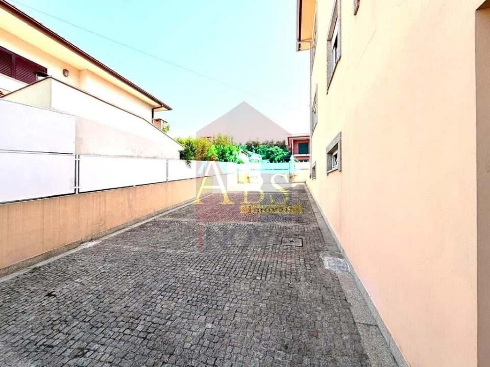 Moradia T4 para Venda em Vila Verde e Barbudo Foto 42