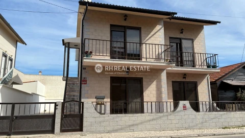 Moradia T4 para Venda em São Pedro