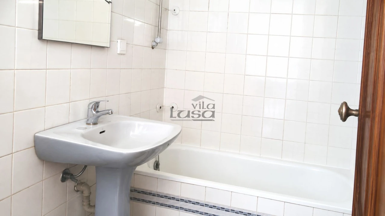 Apartamento T2 para Arrendamento em Paranhos Foto 7