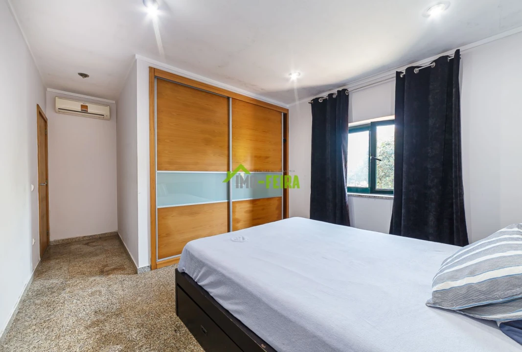 Apartamento T5 para Venda em Arrifana Foto 26