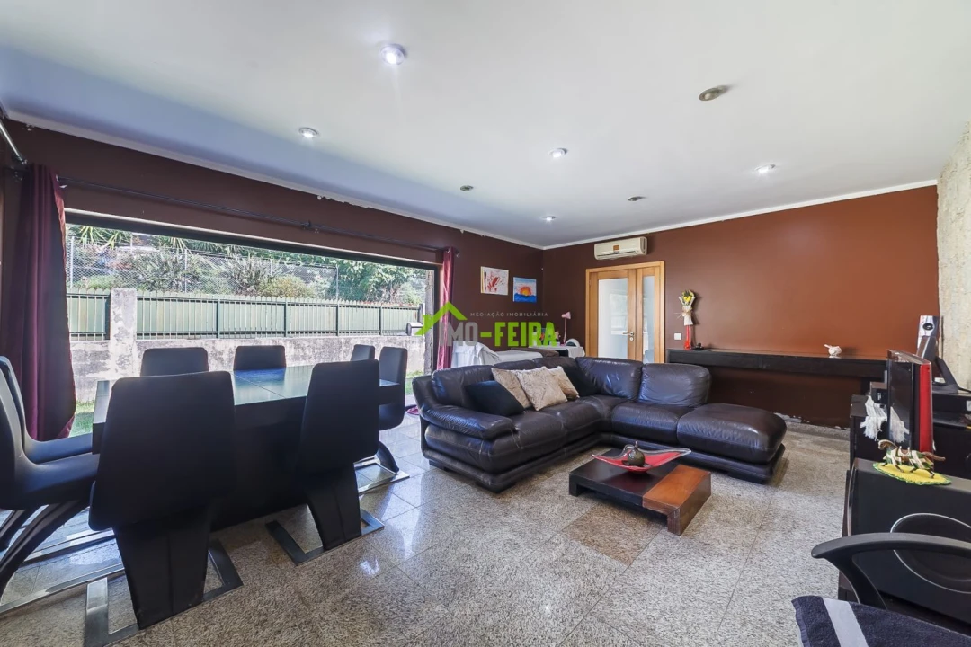 Apartamento T5 para Venda em Arrifana Foto 19