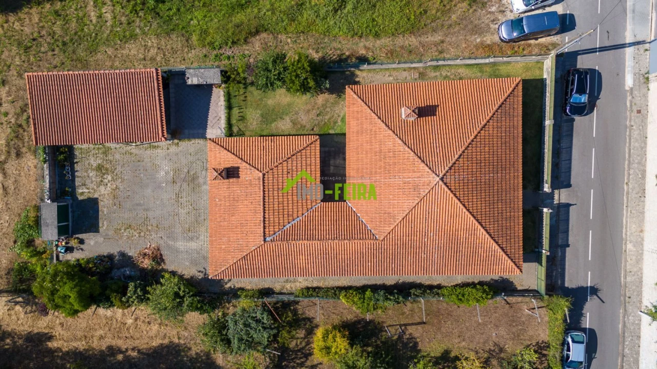 Apartamento T5 para Venda em Arrifana Foto 52