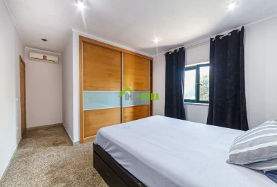 Apartamento T5 para Venda em Arrifana