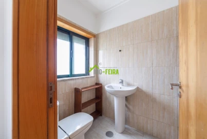 Apartamento T5 para Venda em Arrifana