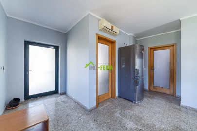 Apartamento T5 para Venda em Arrifana