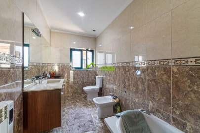 Apartamento T5 para Venda em Arrifana