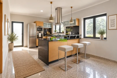 Moradia T5 para Venda em Arrifana