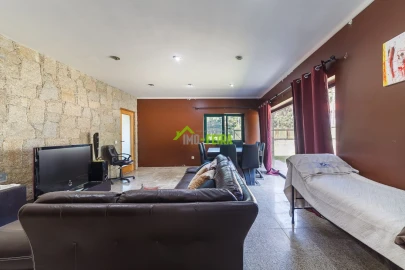 Apartamento T5 para Venda em Arrifana