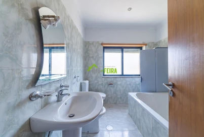 Apartamento T5 para Venda em Arrifana